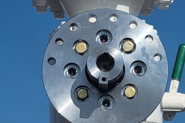 Pipeline ball valve repair service in the field